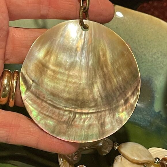 Mother of Pearl Pendant Necklace + 2 Baroque Pearl stretch Bracelets + Earrings - Picture 3 of 5